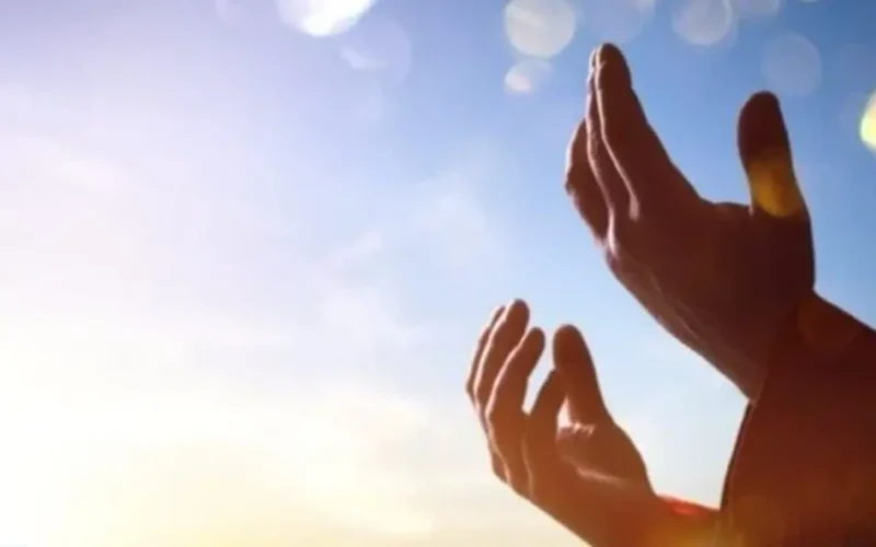 دعاء الصباح مع ضوء النهار يعزز الطمأنينة ويخفف من ضغوط اليوم